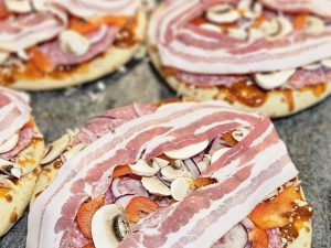 Pizza salami met spek