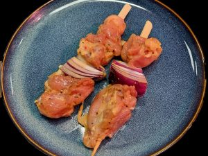 Kip spies met rode ui, mosterd marinade